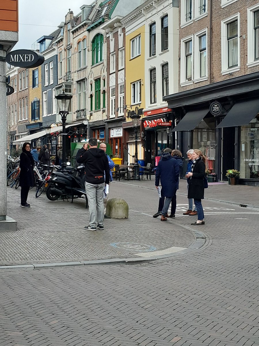 UtrechtTU's tweet photo. Teamuitje vandaag met #escapetour van @StadUnique door Utrecht om de stad en collega's beter te leren kennen! https://t.co/AFUNKV7Xho