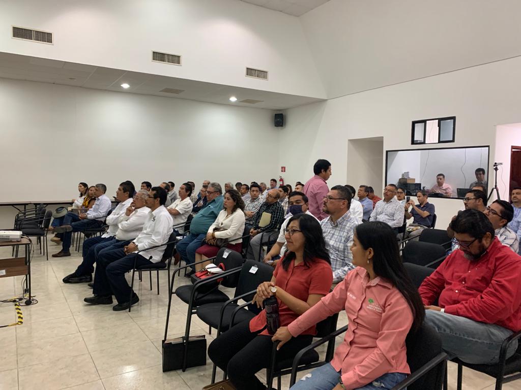 AMIVTAC_Chiapas's tweet image. Damos inicio a las pláticas "Buenas Prácticas Ambientales en los Trabajos de Conservación de Carreteras" con el Ing. Leonardo Díaz Córdova.

#amivtacchiapas
#sictchiapas
#CICH
#PrácticasAmbientales