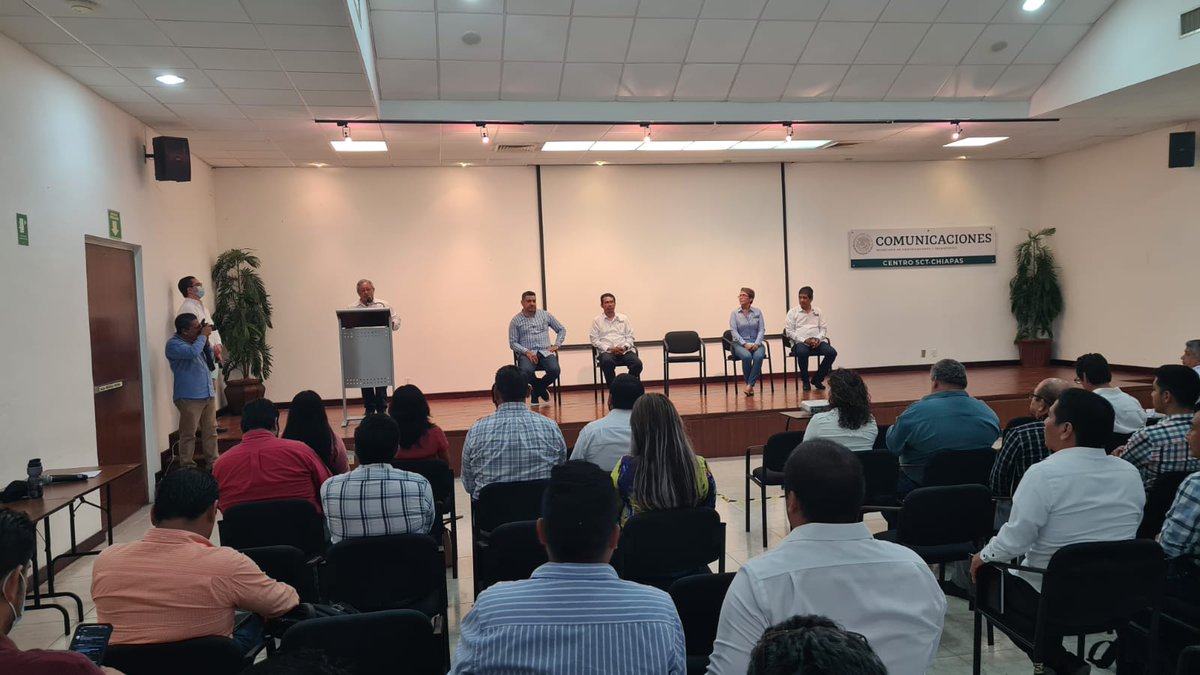 AMIVTAC_Chiapas's tweet image. Damos inicio a las pláticas "Buenas Prácticas Ambientales en los Trabajos de Conservación de Carreteras" con el Ing. Leonardo Díaz Córdova.

#amivtacchiapas
#sictchiapas
#CICH
#PrácticasAmbientales