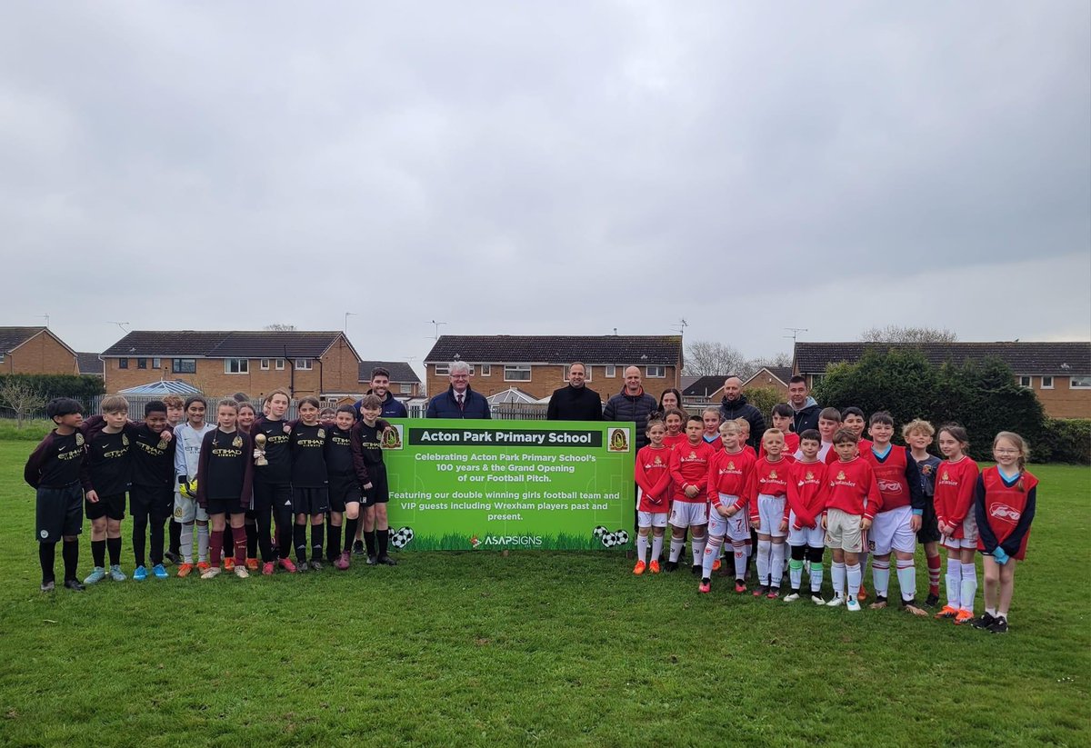 Rob91082's tweet photo. @WrexhamAFCWomen captain Kim Dutton and former @Wrexham_AFC captain Robbie Evans and defender Steve Roberts supporting our celebration for our girls team winning both Wrexham tournaments this year, the official pitch opening and our schools 100 years.@VancityReynolds @RMcElhenney https://t.co/QV1lZjFJMj