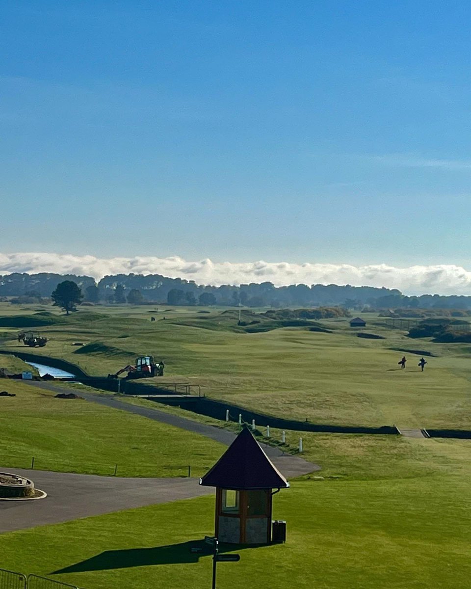 Golf4Home's tweet photo. ⛳️ Whilst visiting a customer in Scotland 🏴󠁧󠁢󠁳󠁣󠁴󠁿 we called in at the famous @carnoustiegolf and what a beautiful course! 👍⛳️🏴󠁧󠁢󠁳󠁣󠁴󠁿🤩 #puttingreens #shortgame #golfpractice #chippingpractice #puttingpractice #pga #pgapro #carnoustie #golfinscotland #purelinksgolf https://t.co/GU84LoA7Bk