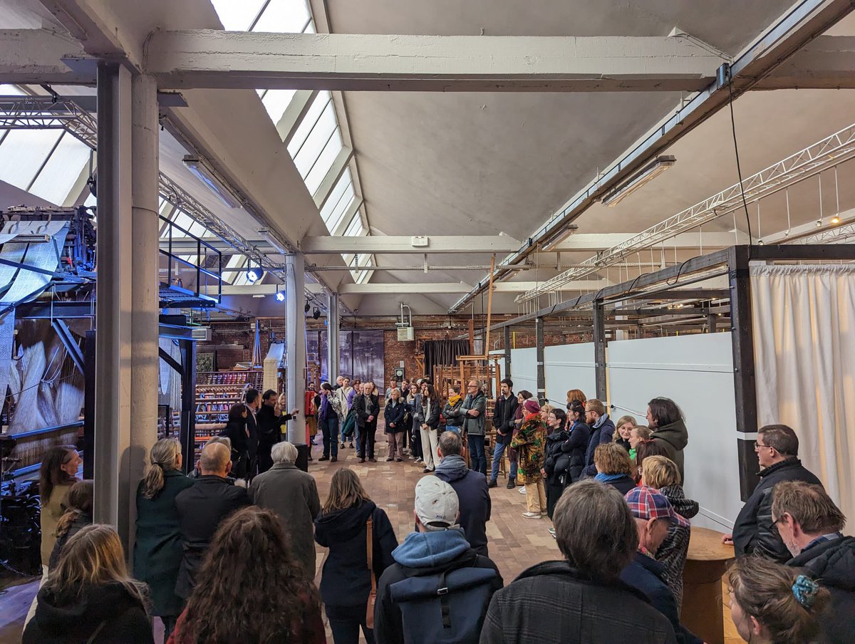 LaManufRBX's tweet photo. La foule se presse nombreuse au vernissage de l’exposition #FacesCachees à #LaManuf #Roubaix
👁️58 œuvres et 21 artistes nationaux et internationaux, à découvrir jusqu’au 27 août
🗓️visite-rencontre avec la commissaire samedi 22 avril à 15h https://t.co/BAdJbkUaU6