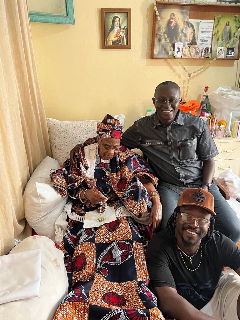 AugustinSengho2's tweet photo. Chers parents et amis. Il a
plu au Créateur rappeler à lui la
Vaillante et Merveilleuse Mère qu'il nous a donné. Tout ce que Dieu fait est bon, nous avait-elle enseigné ! Elle est partie très vite et en douceur pour nous éviter la souffrance de la séparation. https://t.co/gBsf9i1nF5