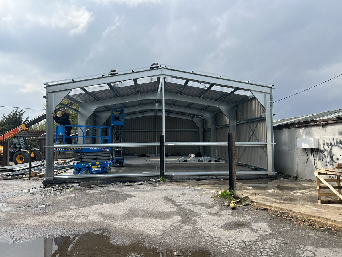 FirstFixGroup's tweet image. #benfleet #essex 
10x15-4m #eaves 
Day 5 &amp;amp; now 1 day from 
#completion with #rollerdoor going in on Monday .