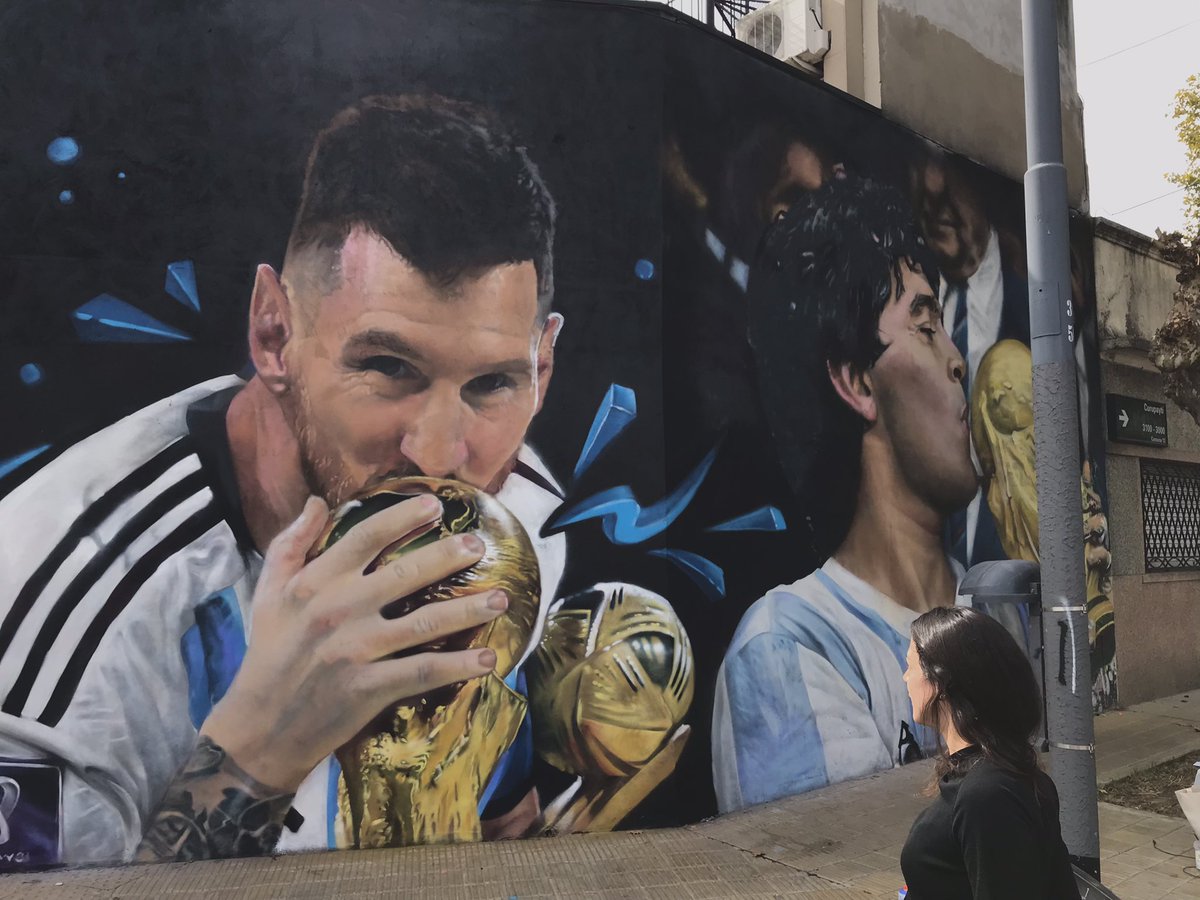Así va quedando la nueva esquina de Messi y Maradona en Villa Pueyrredon. 
Gracias por confiar en mi trabajo!