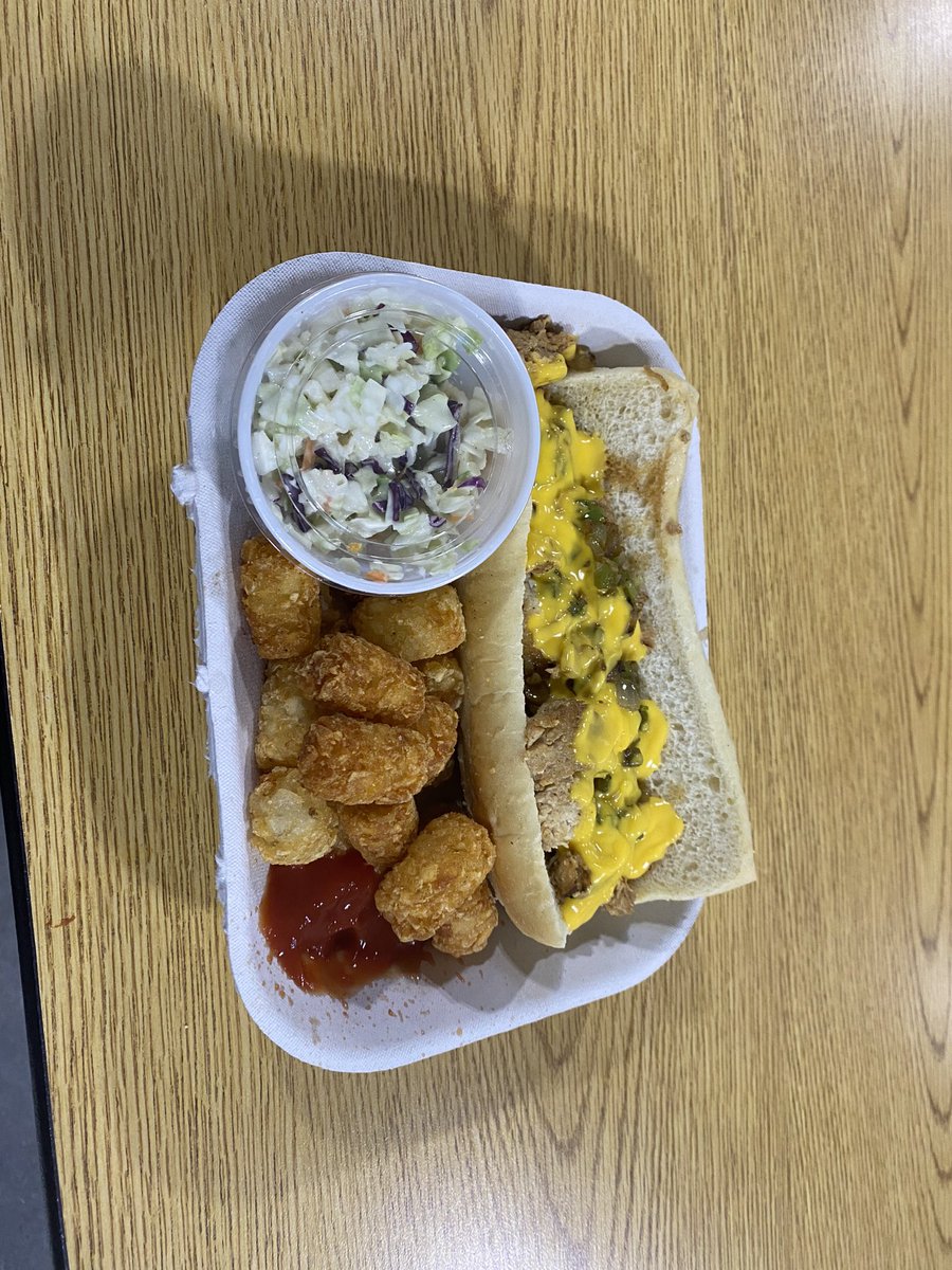 TSMSAD's tweet photo. Thank you @Linc_R3 and EduKitchen for coming to visit @TroySouthMiddle today!!  #TroySouth #proud2br3 #TitanStrong #TitanPride #TitansRock #CeilingCantHoldUs #LCR3FIT https://t.co/XkXE5Obo6Y