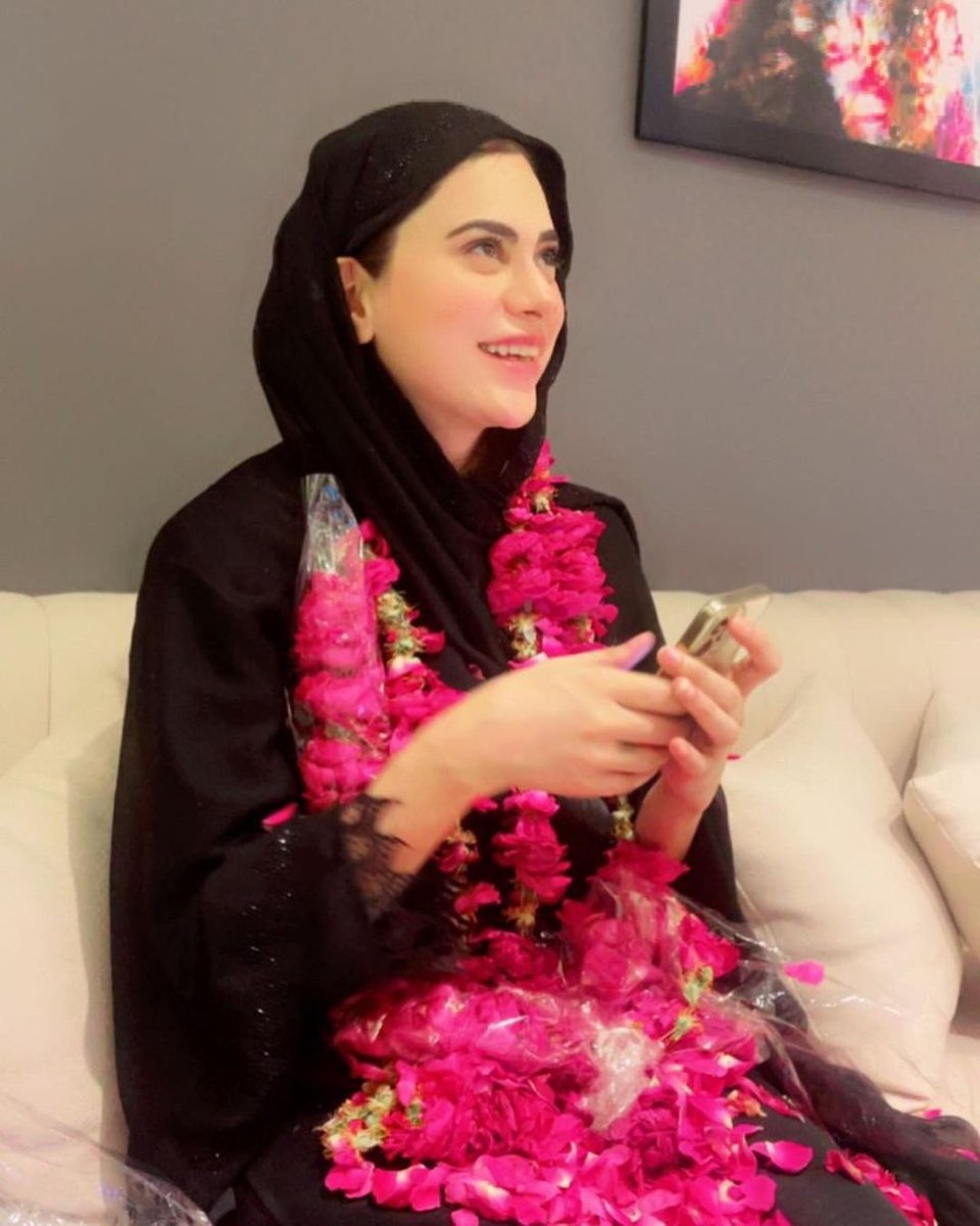 ShowbizAndNewz's tweet photo. #HumaKhan completed her Eteqaf 🖤🌟 https://t.co/eoxs1vDlbx