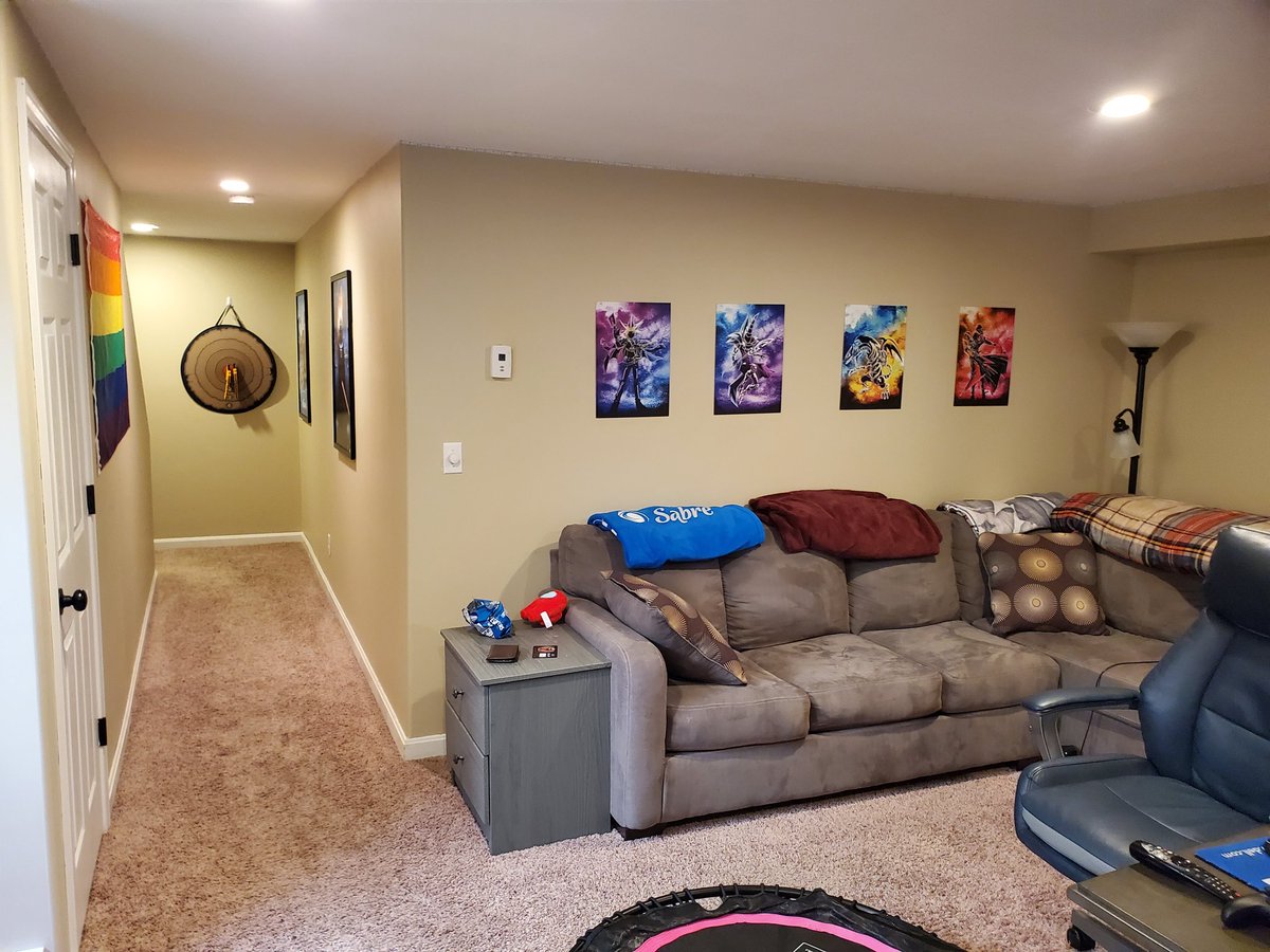 Axelthebigdog's tweet image. Got some displates to help fill out my living room, really liking how they brighten up the place!