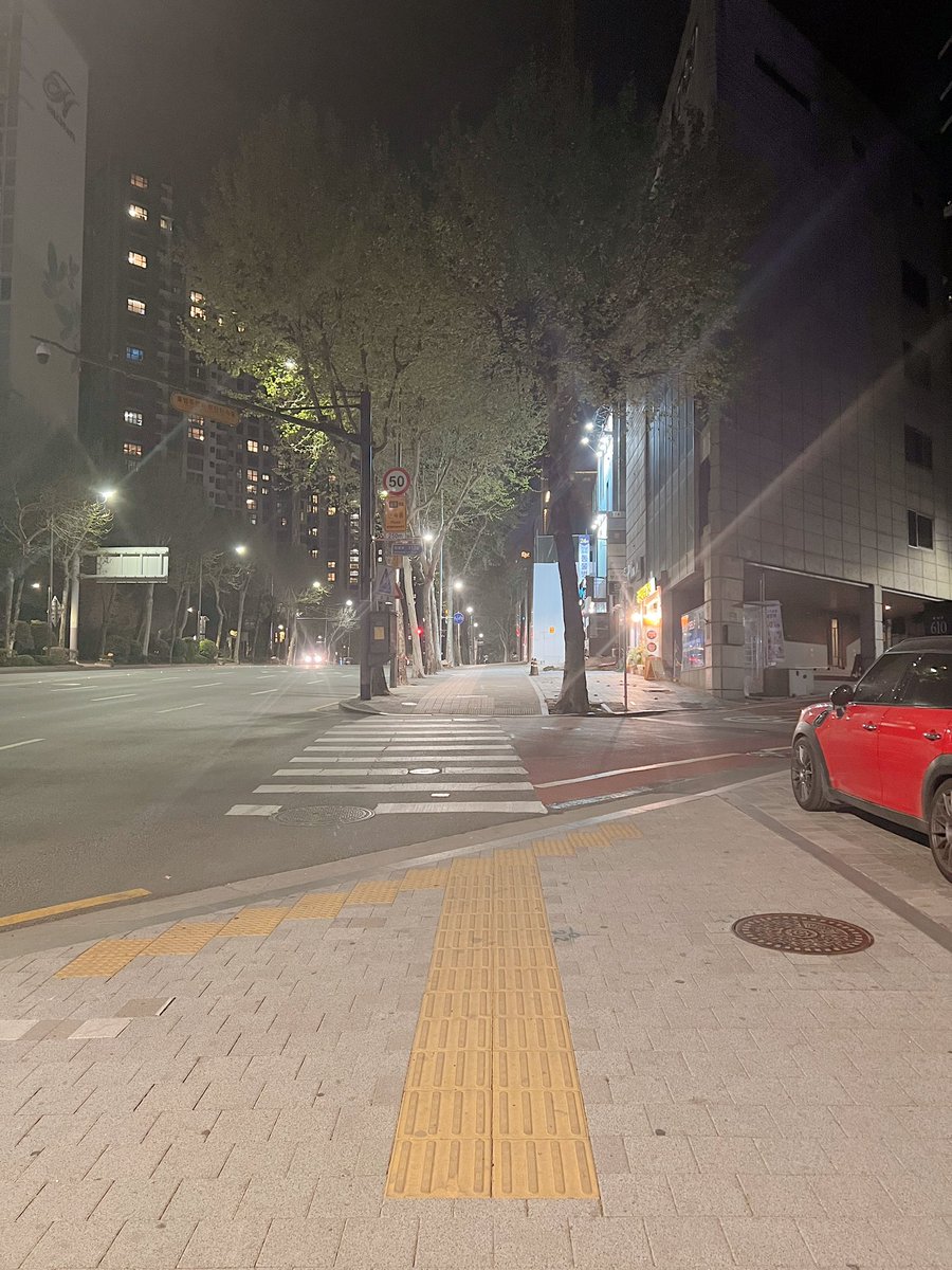 raam20778936's tweet photo. #빈이시
빈이를 추모하러 가는 길에
그냥 남겨야 할거 같았어!
네스퀵도-
내가 빈이에게 주는
처음이자 마지막 선물이 됐어!
미안해 내가 이런걸 안해봤어서
부족했네ㅜㅜ
#moonbin #rip #RIP_Moonbin https://t.co/r2QMAguEnK