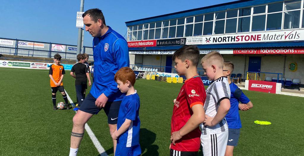 KillowenPS's tweet photo. John Neill taking the boys for their training session today at the show grounds. It was loads of fun!! He’s a fab coach, thank you John. 👍 https://t.co/SP1cl1GQdK