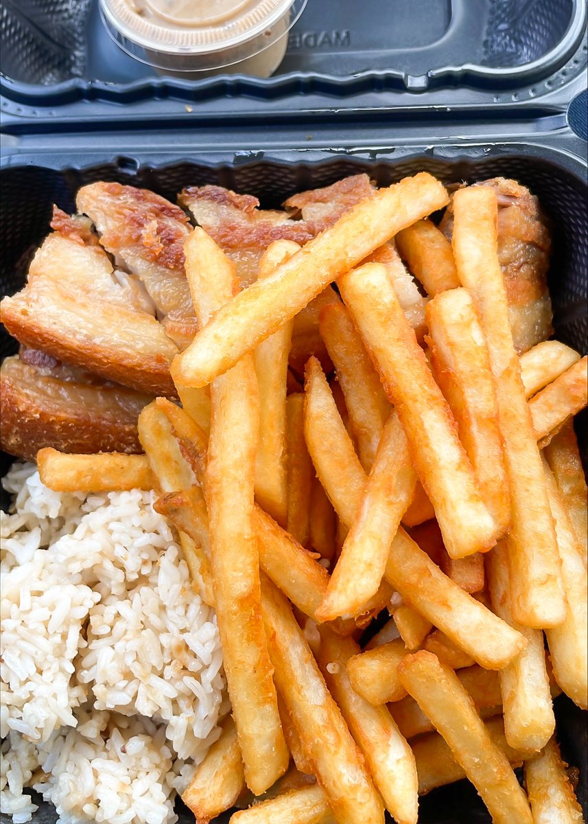 GalaxyDraperies's tweet image. "Soooo juicy and delicious!" was installer Evan's feedback after the folks at Ethan's Belly Boink in #CarsonCA fed him delicious food after he installed their #solarshades.

We installed solar shades 2 of their other restaurants - Chibugan Lechon At Ethan's &amp;amp; SON'S Cajun Spot!