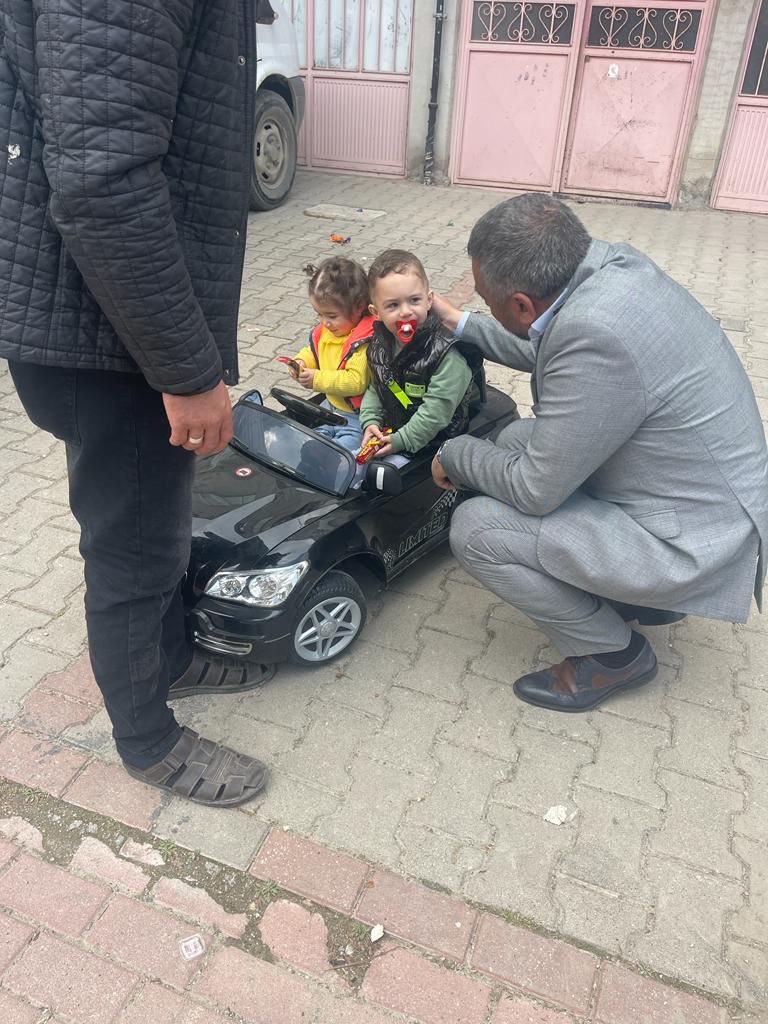 Bayramın sevinci en çok çocuklara yakışıyor, tıpkı resimlerde görüldüğü gibi…😊

Gençler #TürkiyeYüzyılı sizlerin Yüzyılı olacaktır. Bayramınız kutlu, bahtınız hep açık olsun.

#TürkiyeYüzyılı
#İzmirİçinHemenŞimdi