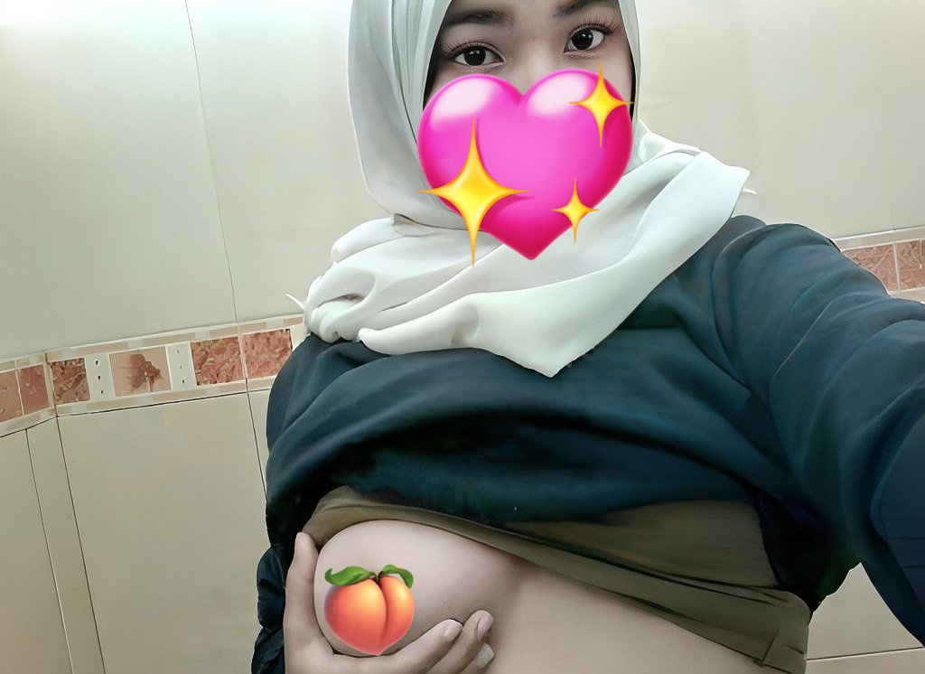 UKhilaff's tweet photo. Emutin nenen aku dong 💦
#LesbiIndonesia #lesbisange https://t.co/sxpHugipzi