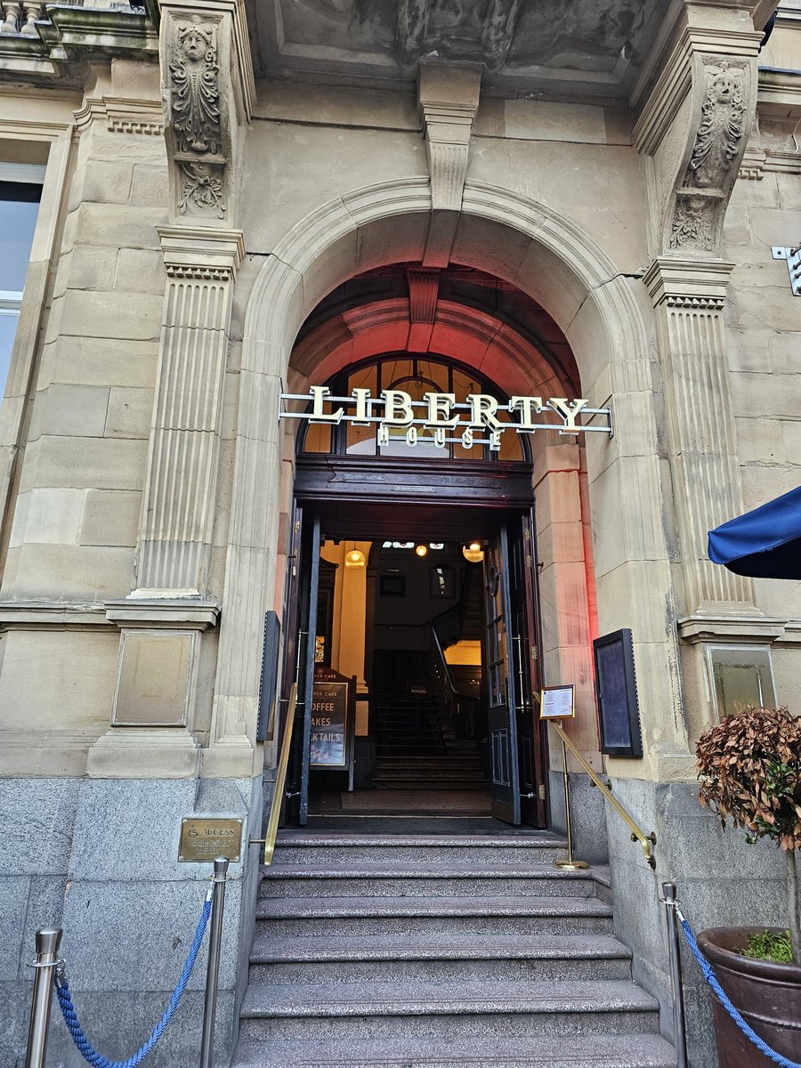 NEWCASTLECITYU1's tweet image. Welcome to bar 249 former Union Rooms now Liberty House. The place is massive but some of the rooms still look like spoons. Main room is a lot nicer. Skysports on 3.95 a pint allday everyday. Outdoor seating check #allthebars #nufc #followbackfriday #gatesheadfc