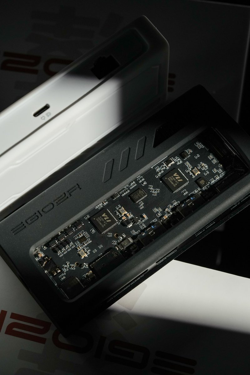 egiozrofficial's tweet photo. Full function C port supports
video output!How amazing is it!#videooutput #tech #electronic #dock https://t.co/BK5V8i0of7