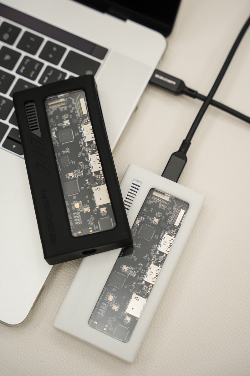 egiozrofficial's tweet photo. Full function C port supports
video output!How amazing is it!#videooutput #tech #electronic #dock https://t.co/BK5V8i0of7