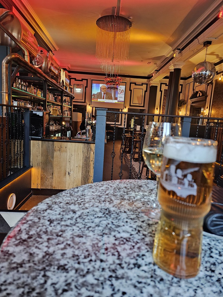 NEWCASTLECITYU1's tweet image. Welcome to bar 249 former Union Rooms now Liberty House. The place is massive but some of the rooms still look like spoons. Main room is a lot nicer. Skysports on 3.95 a pint allday everyday. Outdoor seating check #allthebars #nufc #followbackfriday #gatesheadfc