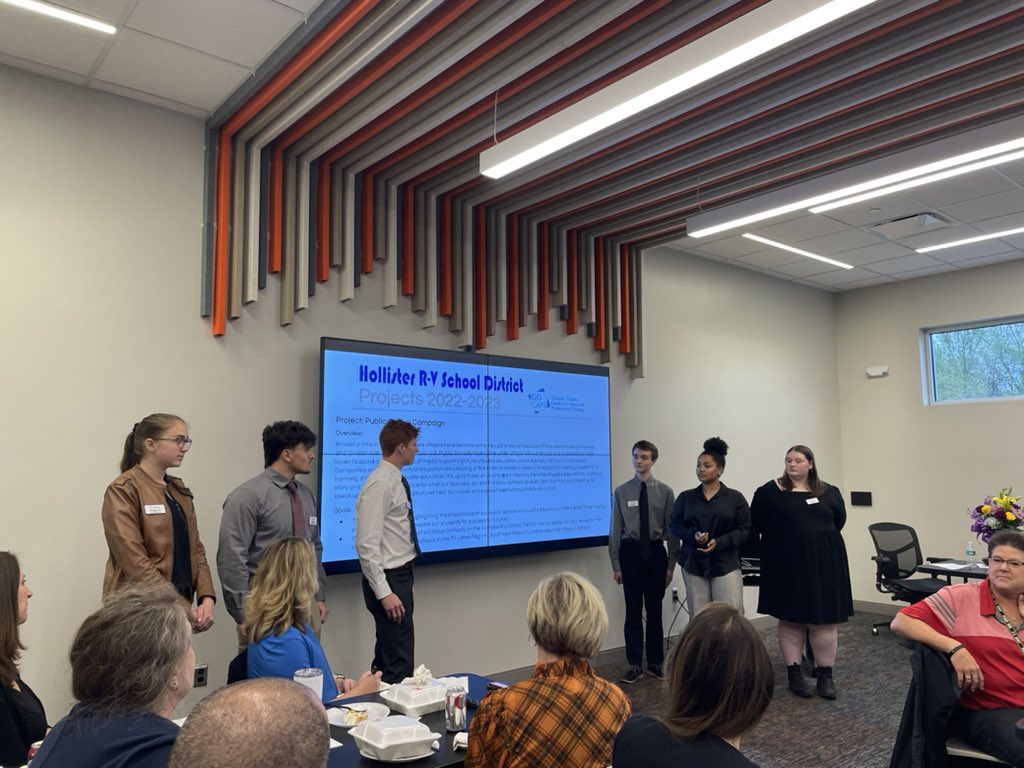 Great to see our <a href="/GOCAPSTriLakes/">GO CAPS Tri-Lakes</a> students sharing their Public School Proud campaign with <a href="/GOCSDMO/">Greater Ozarks Cooperating School Districts</a> membership. #WeAreBranson