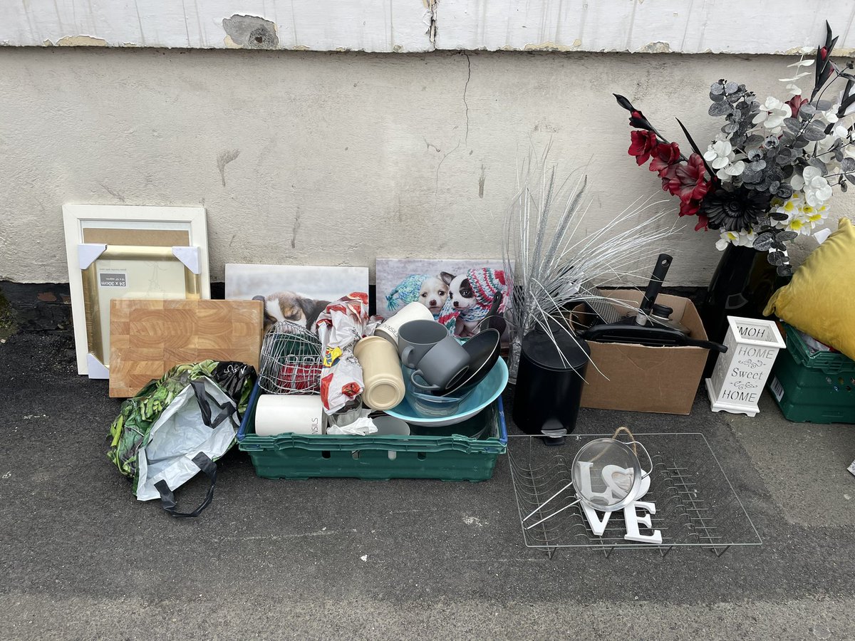 NitelightC's tweet photo. A happy ending to the week! The couple who were homeless last week now have a place to call home 👏 thanks to your continued donations we were able to pass these items across to help them get started 😊❤️
#communitysupport #basicessentials #donationswelcome #payitforward https://t.co/3XlCt4rmkE