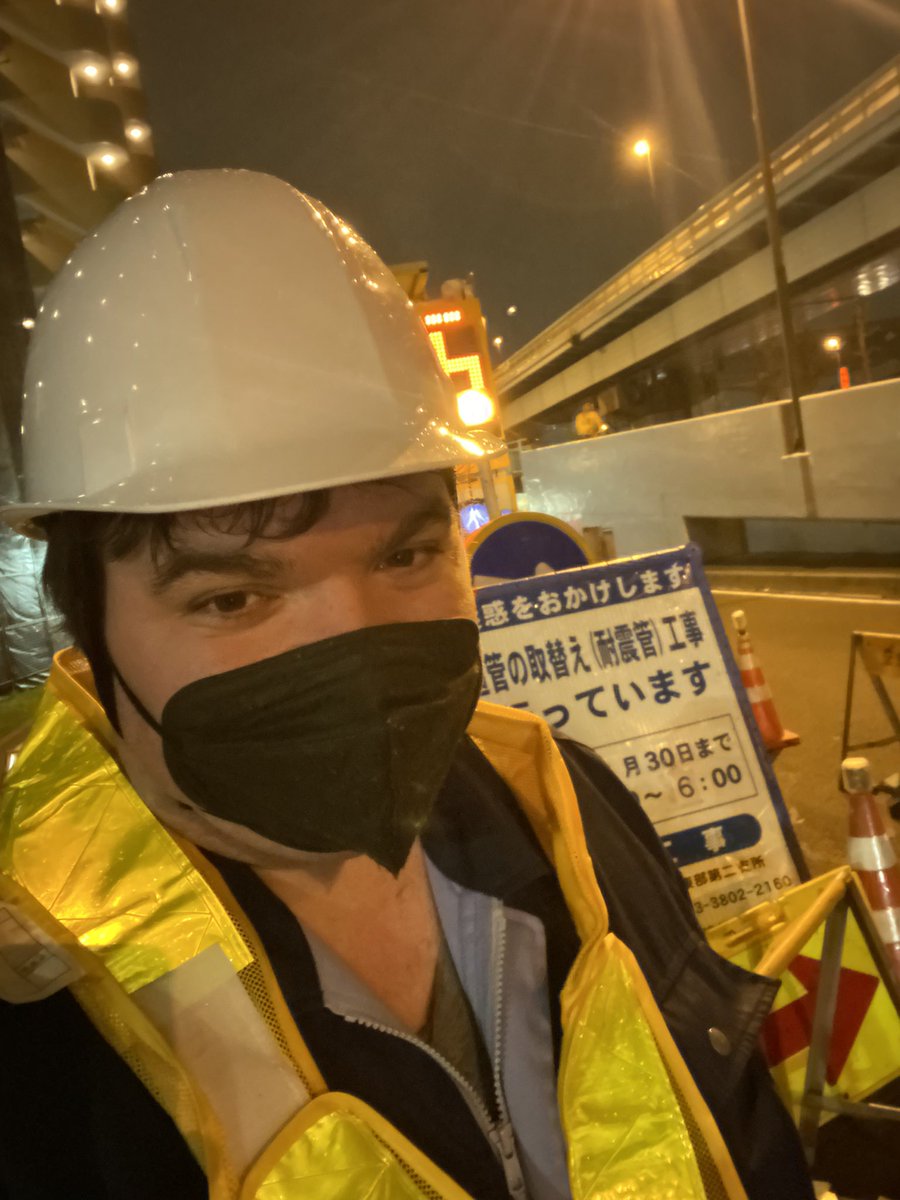 SakulTalks's tweet photo. ￼Das hier ist mein zweiter Arbeitstag. Heute hatte ich Nachtdienst. Wir haben von 20:00 Uhr bis 6:00 Uhr morgens gearbeitet. ￼ https://t.co/kR0kLgNXbh