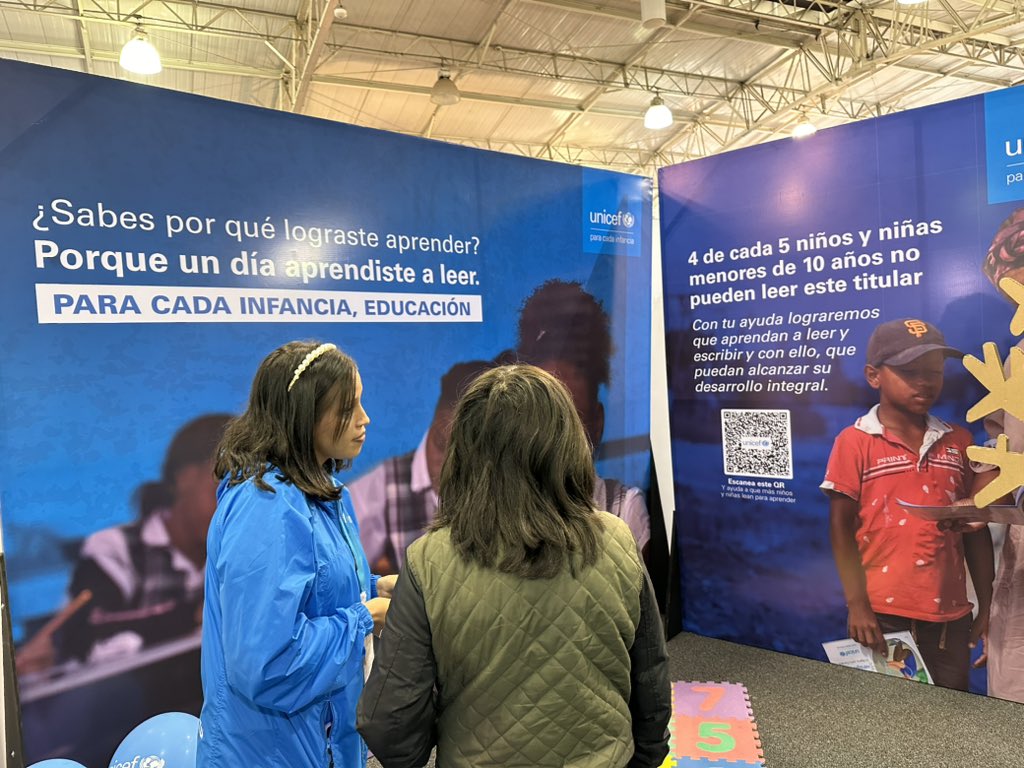 4 de cada 5 niños en Colombia no pueden leer el mensaje que acaba de leer Antonio en la #Filbo2023. Visiten el stand de @UNICEFColombia y aquí conversamos más sobre este desafío #LetThemLearn