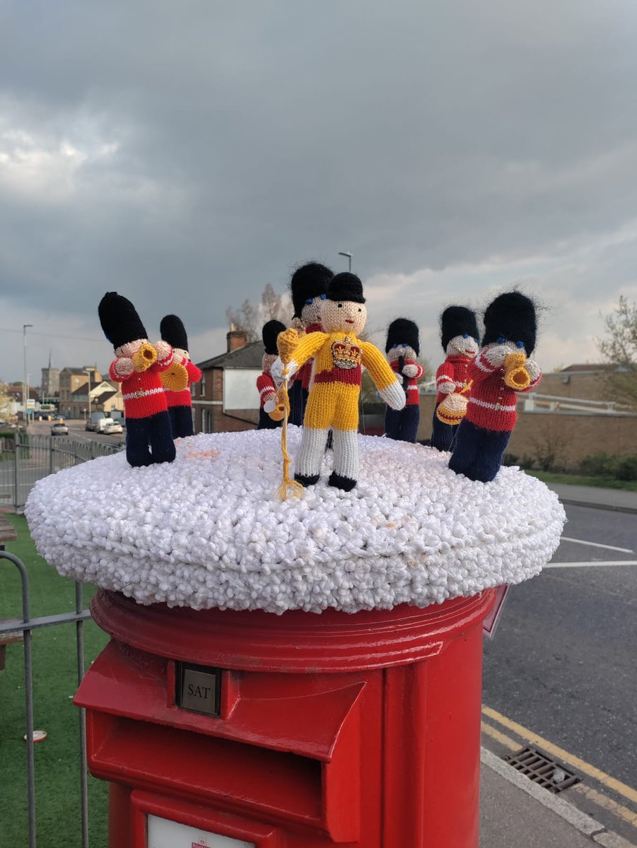 🇬🇧 We couldn't let King Charles III's Coronation pass without a yarnbomb! 🇬🇧

We are currently installing 37 post box toppers around Hertford &amp; Ware

This year SSOHC is supporting Essex &amp; Herts Air Ambulance

Here is the link to donate justgiving.com/fundraising/Ya…
