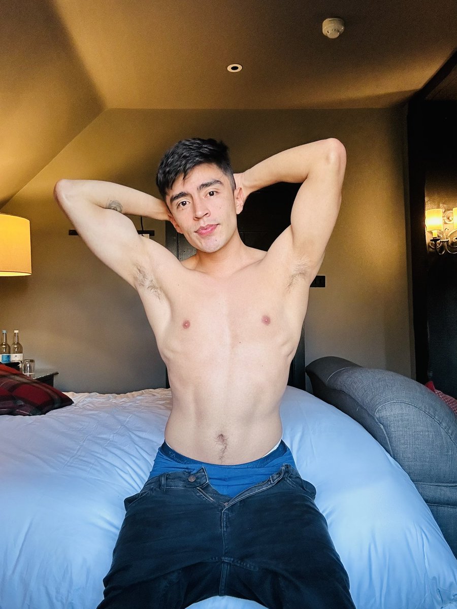 Hotlatinbab's tweet photo. Fotos en la venatana indiscreta. https://t.co/YZVcJ1jbZy