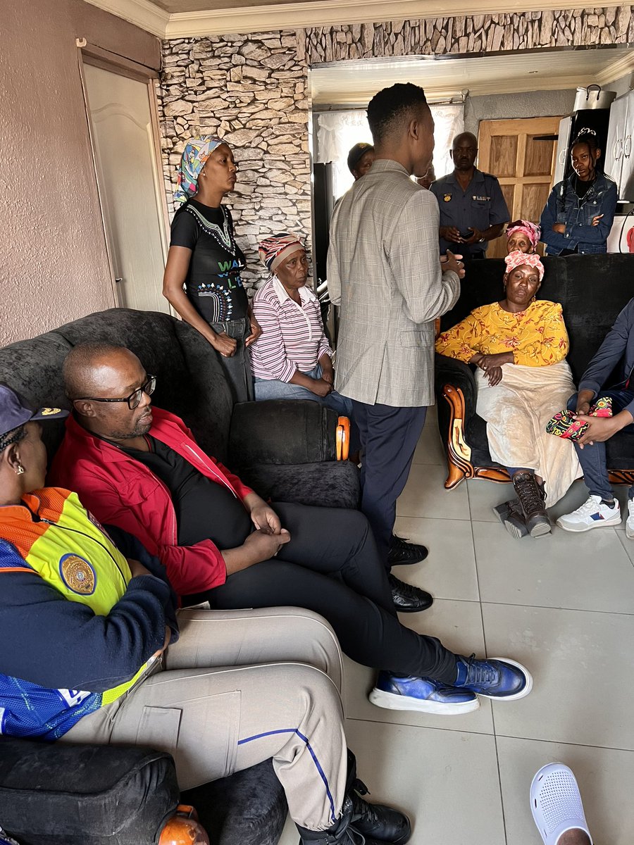 MTshwaku's tweet photo. The @CityofJoburgZA EM @ThapeloAmad with the MMC for Public Safety Dr Mgcini Tshwaku,visited the family of the two boys who were found mutilated.We assured the family that @JoburgMPD will work @SAPoliceService to ensure that perpetrators are found.The docket will not disappear https://t.co/T37XPqtcQG
