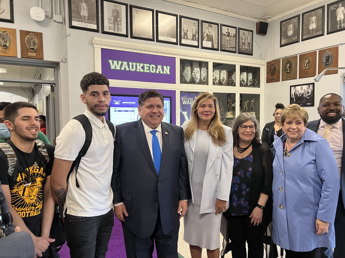 EricHamilton124's tweet photo. The students at Waukegan had an awesome opportunity to engage with ⁦@GovPritzker⁩ today! He asked them questions about their civics project and focused on local and state-wide solutions.
We also made him an honorary Bulldog! https://t.co/90oQbyrv18