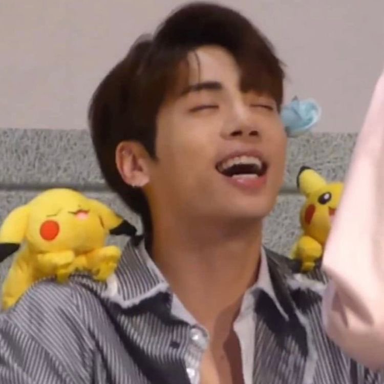 jjongweb's tweet image. talking to the moon as always every night