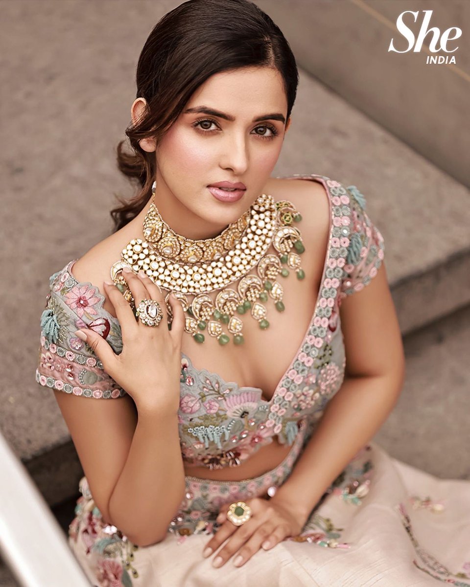 ShirleySetia's tweet photo. Cover girl for @shemagazineteam 💗 https://t.co/WQHuGI0cj1