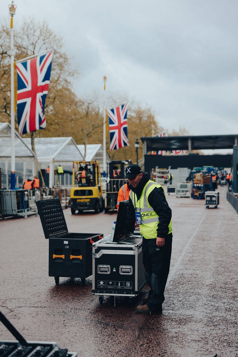 LondonMarathon's tweet photo. LOADING 🔴🔴🔴

#LondonMarathon #WeRunTogether https://t.co/M8XWcKRcbt