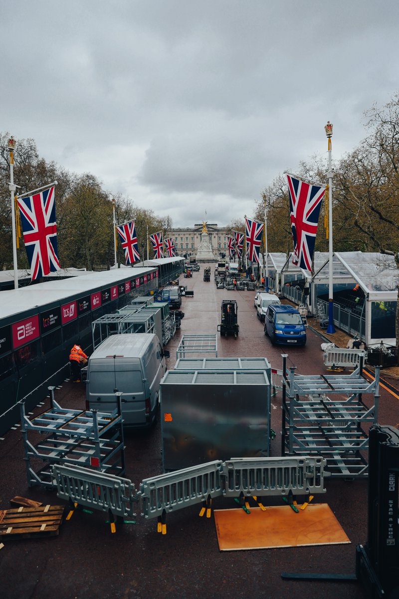 LondonMarathon's tweet photo. LOADING 🔴🔴🔴

#LondonMarathon #WeRunTogether https://t.co/M8XWcKRcbt