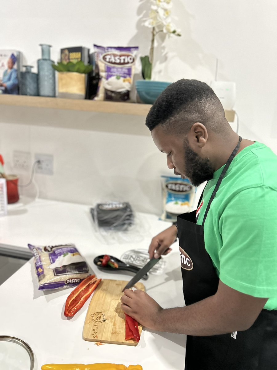 Mary_Yanda's tweet image. Cooking with @tasticricesa @Mr_Ndash #perfecteverytime ❤️