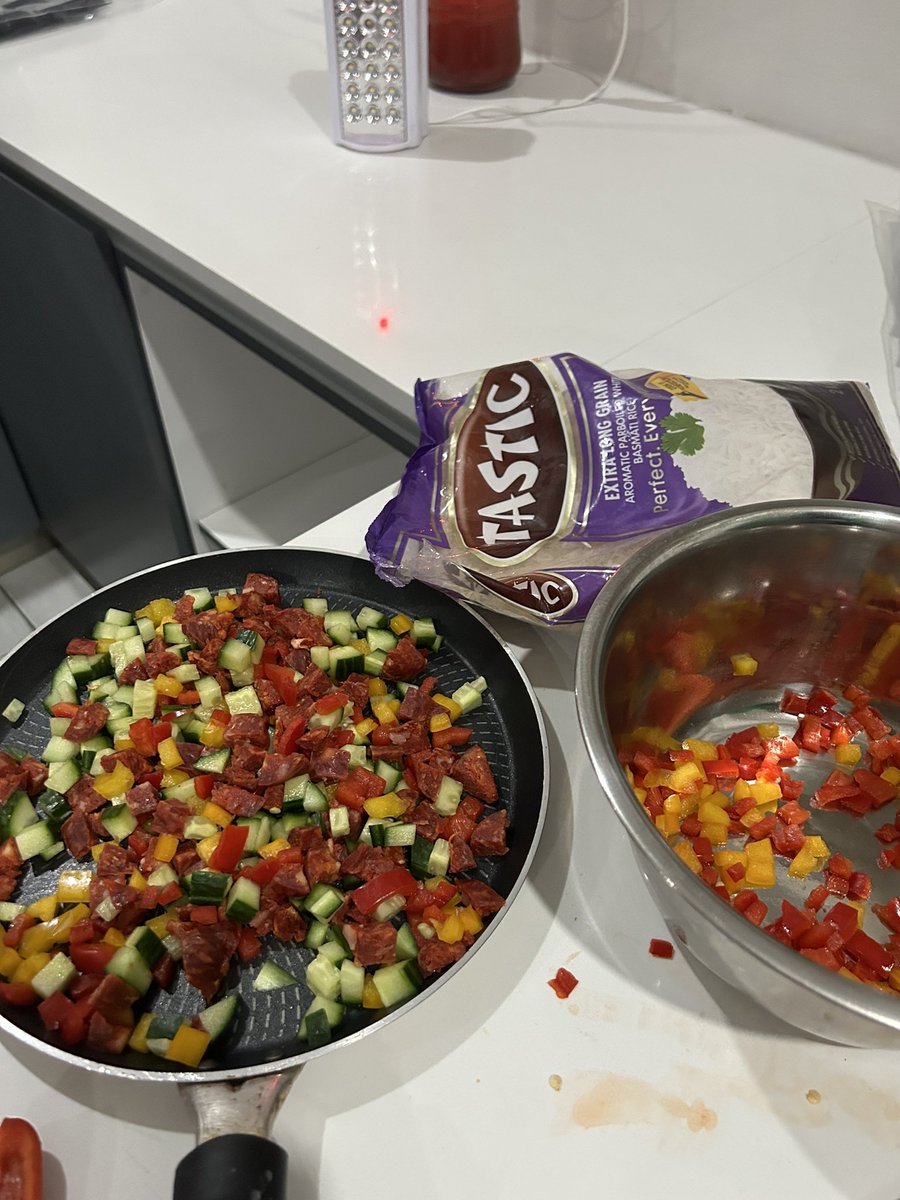 Mary_Yanda's tweet image. Cooking with @tasticricesa @Mr_Ndash #perfecteverytime ❤️