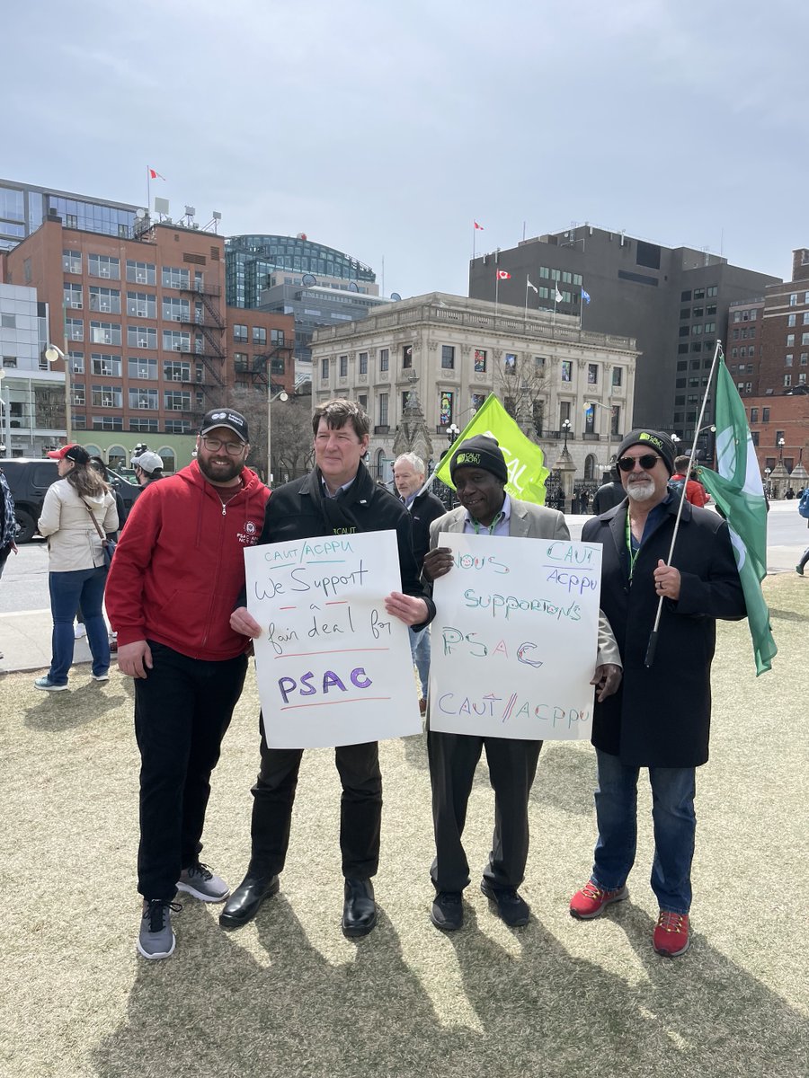 CAUT_ACPPU's tweet photo. @psac_afpc More CAUT members on the picket lines with @psac_afpc 

#PSACStrike #CanLab #CDNPoli https://t.co/B9Sti48UMg