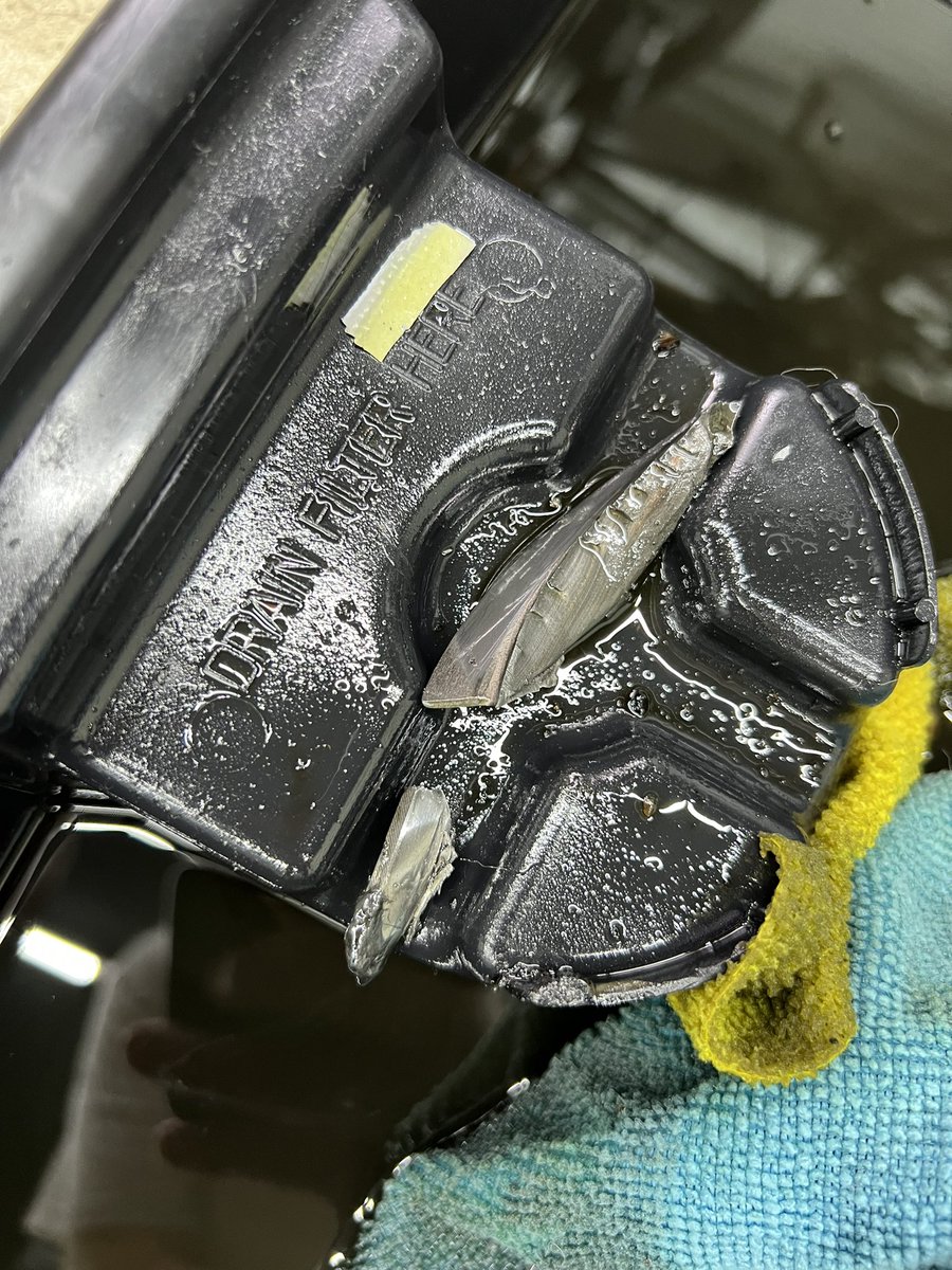 Diff physically looks fine but it’s making crazy noises and two just metal chunks came out 🤔 I guess I’ll pop a welded back in and tear this down and rebuild it