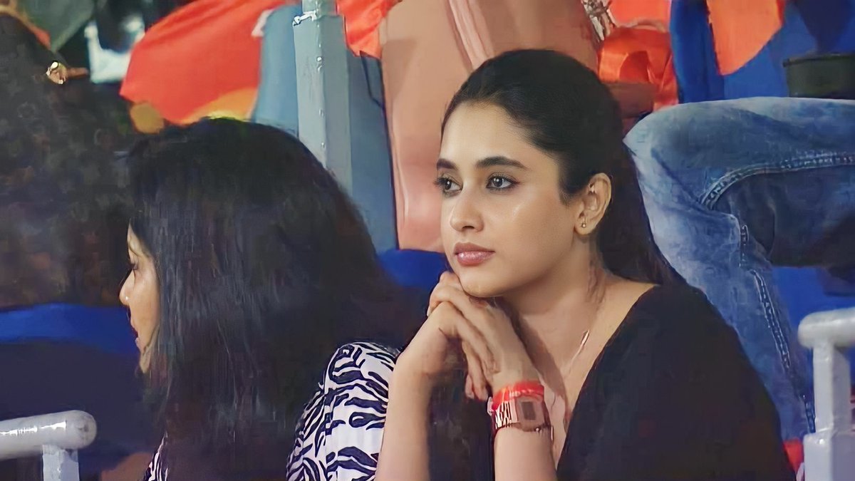 only_pspk's tweet photo. OG rani priyanka papa at chepauk💛 https://t.co/lPBrATH5jF