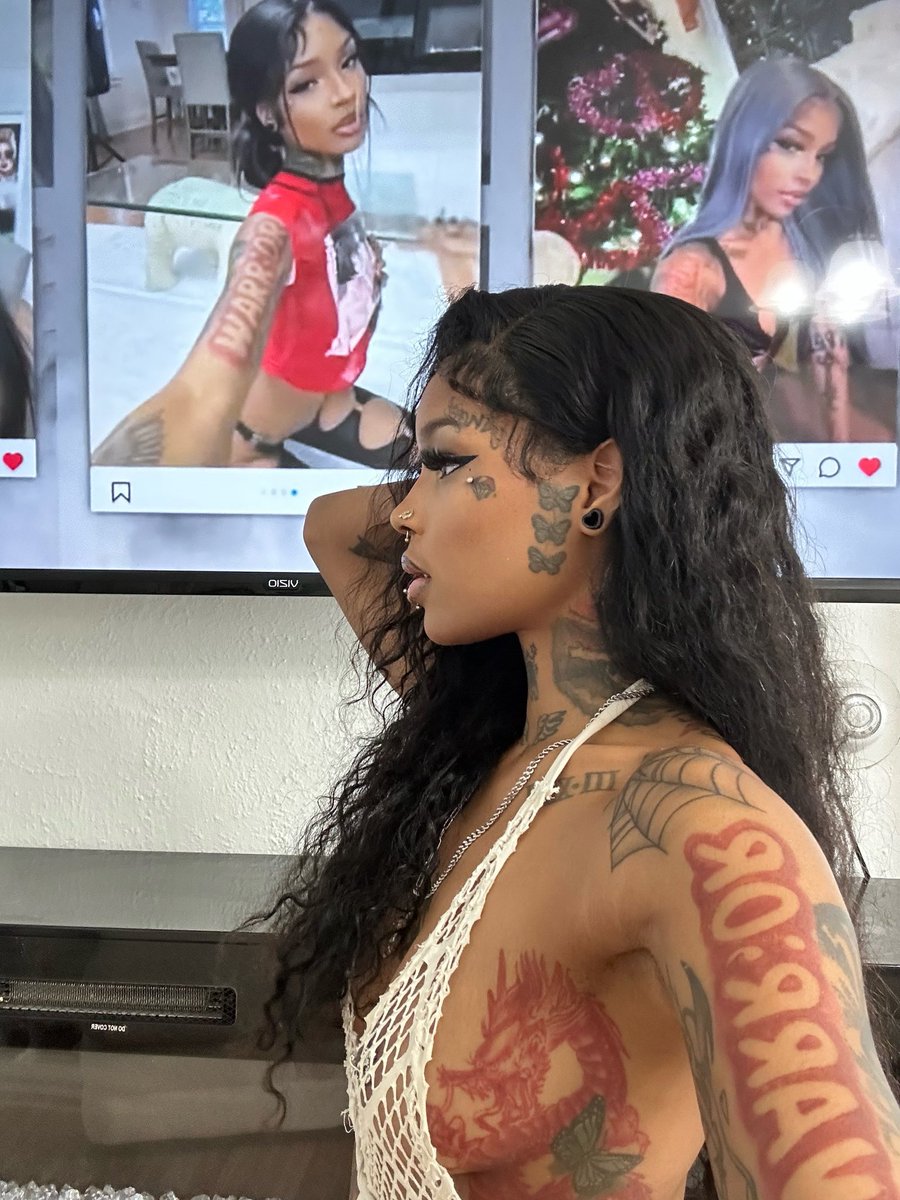 AsiaCherise's tweet photo. 🐉🦋 https://t.co/CAadTnxZf8