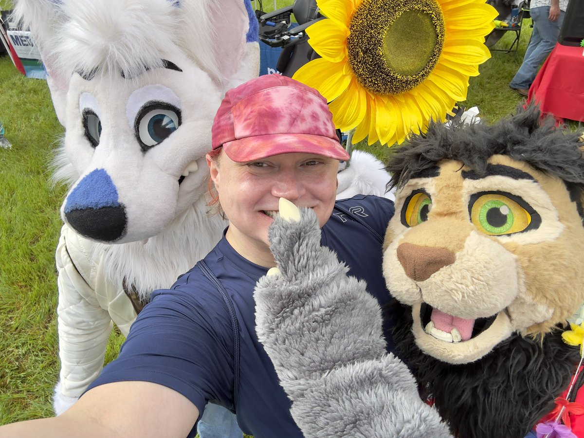 DisplacedEnigma's tweet photo. Here is part two for #FursuitFriday for the #ALSwalk this past weekend.
Featuring @nullstrukt , @kofukitty , @Marks_Barks, @KissMeKarma and Siku! :D
#FursuitsFriday https://t.co/eXzI9J3ytx