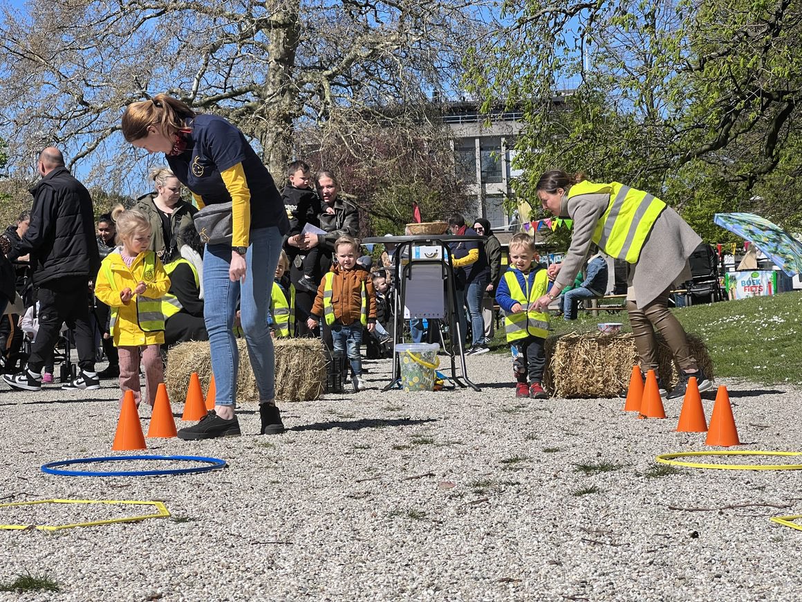 Het Peuterfestival was geweldig! Een drukbezocht evenement voor alle peuters met hun vriendjes, hun ouders en alle KomKids collega's. Onze dank gaat uit naar iedereen die langs is gekomen én natuurlijk naar iedereen die deze mooie dag mogelijk heeft gemaakt 💛