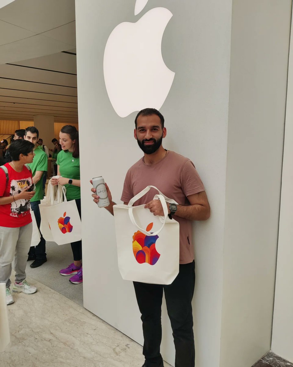 ankurchawlaa's tweet photo. @responsiblwhatr at the launch of  @Apple stores Delhi and Mumbai.. A surreal moment for us when we found out that @responsiblwhatr cans are being served at the launch of @Apple stores in India. A validation of our commitment to sustainability. Ty @Apple https://t.co/evryhkvFLC