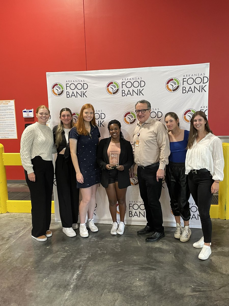 LRTrojans's tweet photo. Today @LittleRockWGOLF received the Arkansas Food Bank’s Educational Volunteer Group of the Year Award. 

A tremendous honor for these Trojan student-athletes who are champions on the course, in the classroom and in the community. @arfoodbank 

#LittleRocksTeam https://t.co/merYAASDNy