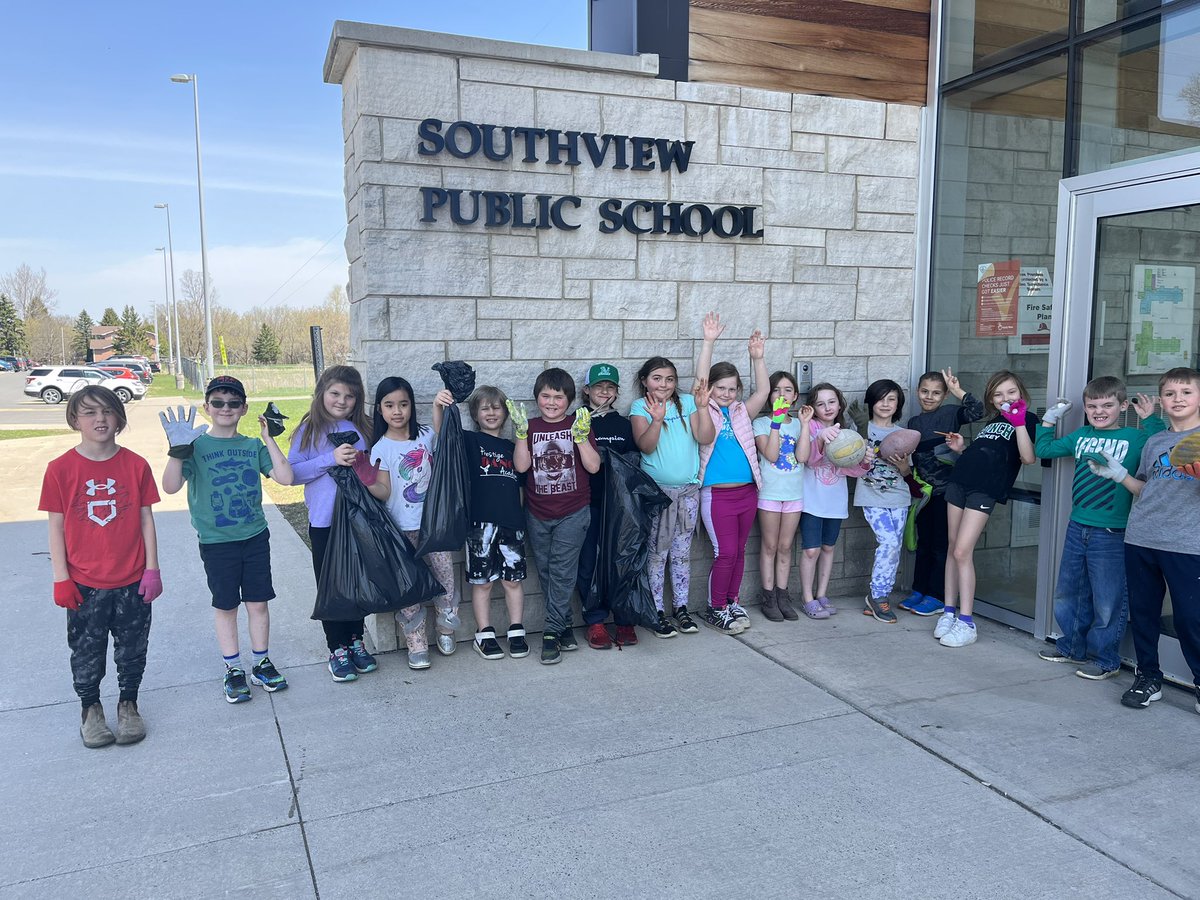 southview3c's tweet photo. Saving our earth one piece of garbage at a time. Remember we only have one earth and we need to protect it. @Southview_LDSB #EarthDay2023 https://t.co/9eYqeoT7No