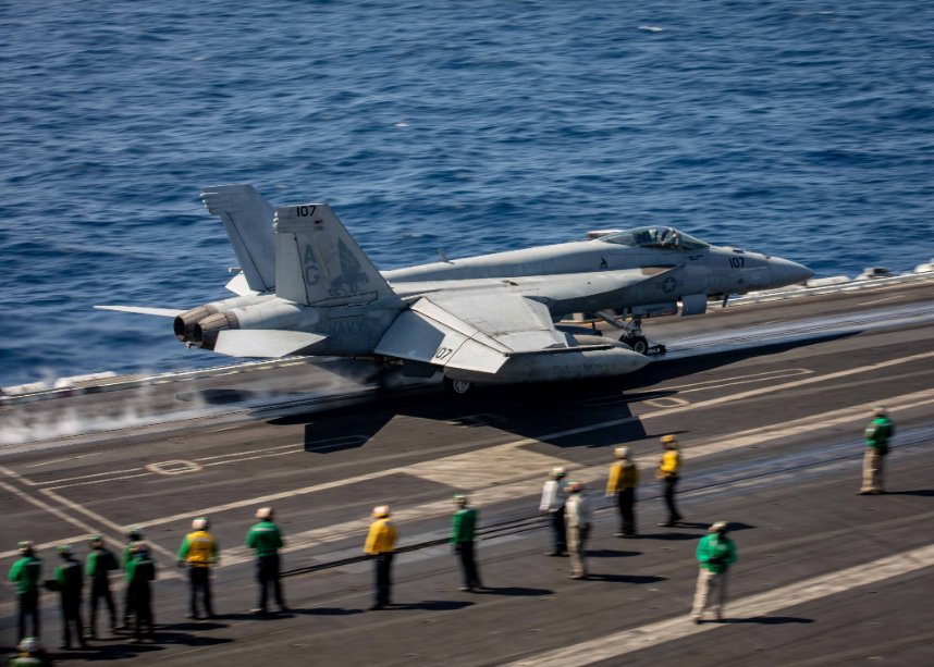 And they're off! ✈️😎

@USNavy aircraft from Carrier Air Wing (CVW) 7 launch from the flight deck of #USSGeorgeHWBush. Safe travels!👋

#VFA86 #VFA103 #VFA136 #VFA143 #VAQ140 #VAW121 #CAVU