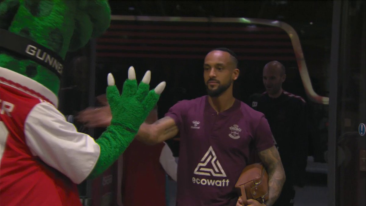Football Daily on Twitter: "Theo Walcott says hello to an old friend in
