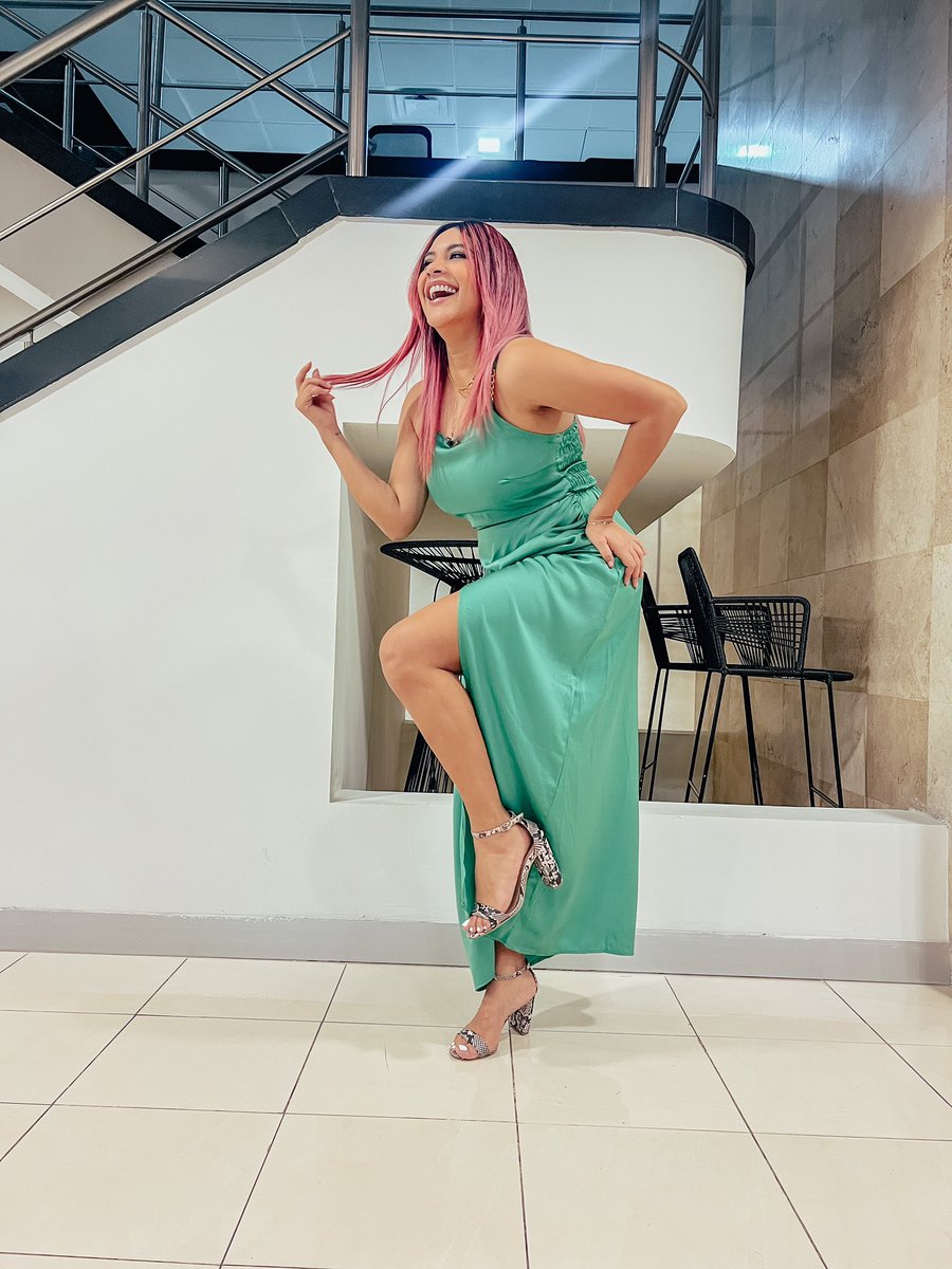 SoyJessDeLeon's tweet photo. 💚💚💚 #fridaylook https://t.co/gk8sknM3Oq
