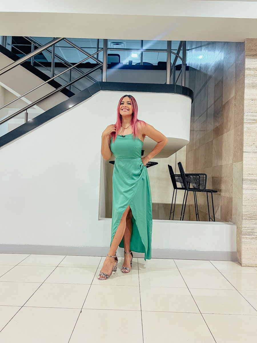 SoyJessDeLeon's tweet photo. 💚💚💚 #fridaylook https://t.co/gk8sknM3Oq