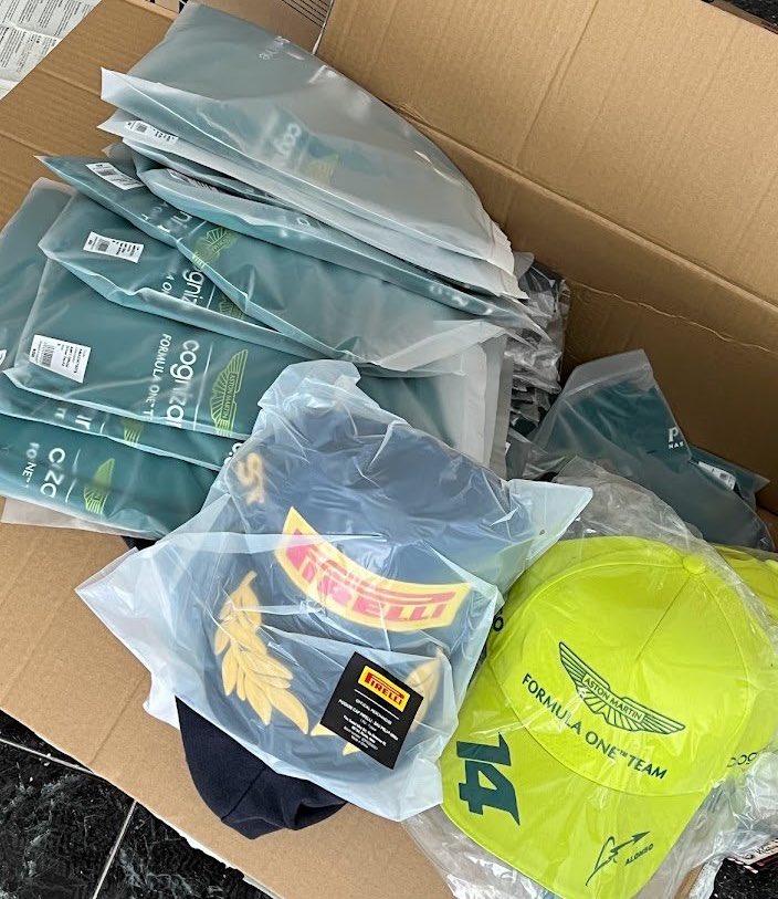 FtotalStore's tweet photo. Los primeros 40 pedidos han salido ya hacia su destino, seguiremos completando las reservas a medida que siguen llegando artículos, hay nuevos productos y muchos han pasado a estar disponibles para entrega inmediata!

Abrimos DRS🏎️🔥
            👇
https://t.co/AvPtoJZK22 https://t.co/20PYD2CviP
