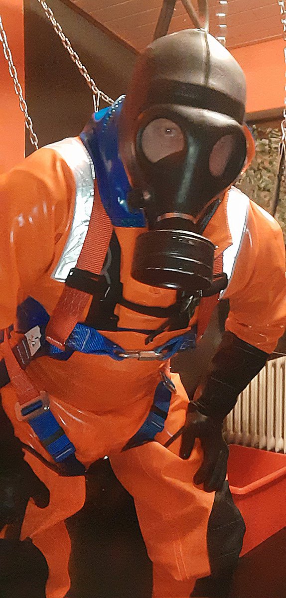 Rubberpig2's tweet photo. @BondageBiker84 Yes! Like it. https://t.co/aSH5Ber6ZR